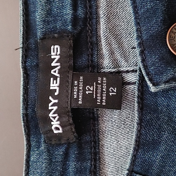 Ladies DKNY Denim Five pocket Dark Wash Shorts - Picture 3 of 5